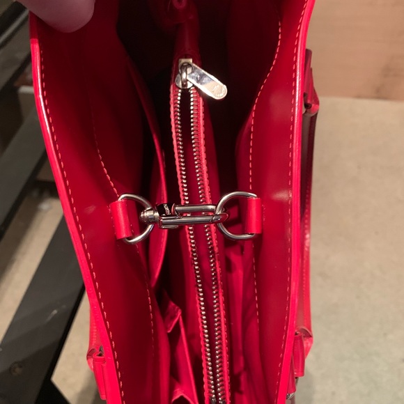 Louis Vuitton Passy in Red Epi - Picture 3 of 7